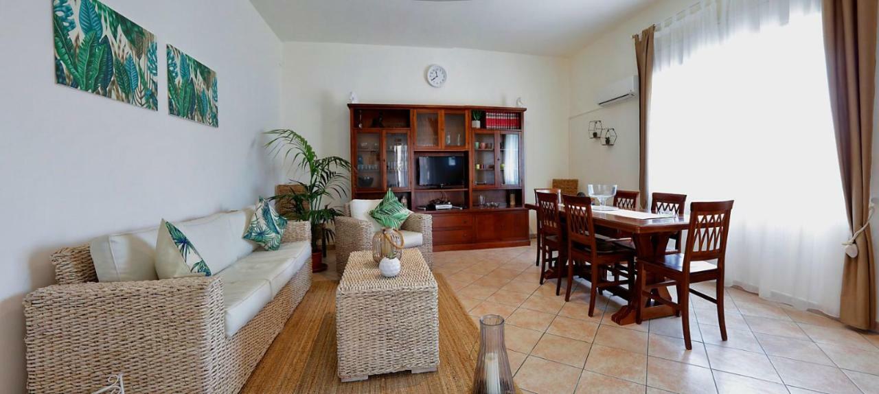 Villa Araucaria Partinico Exteriör bild
