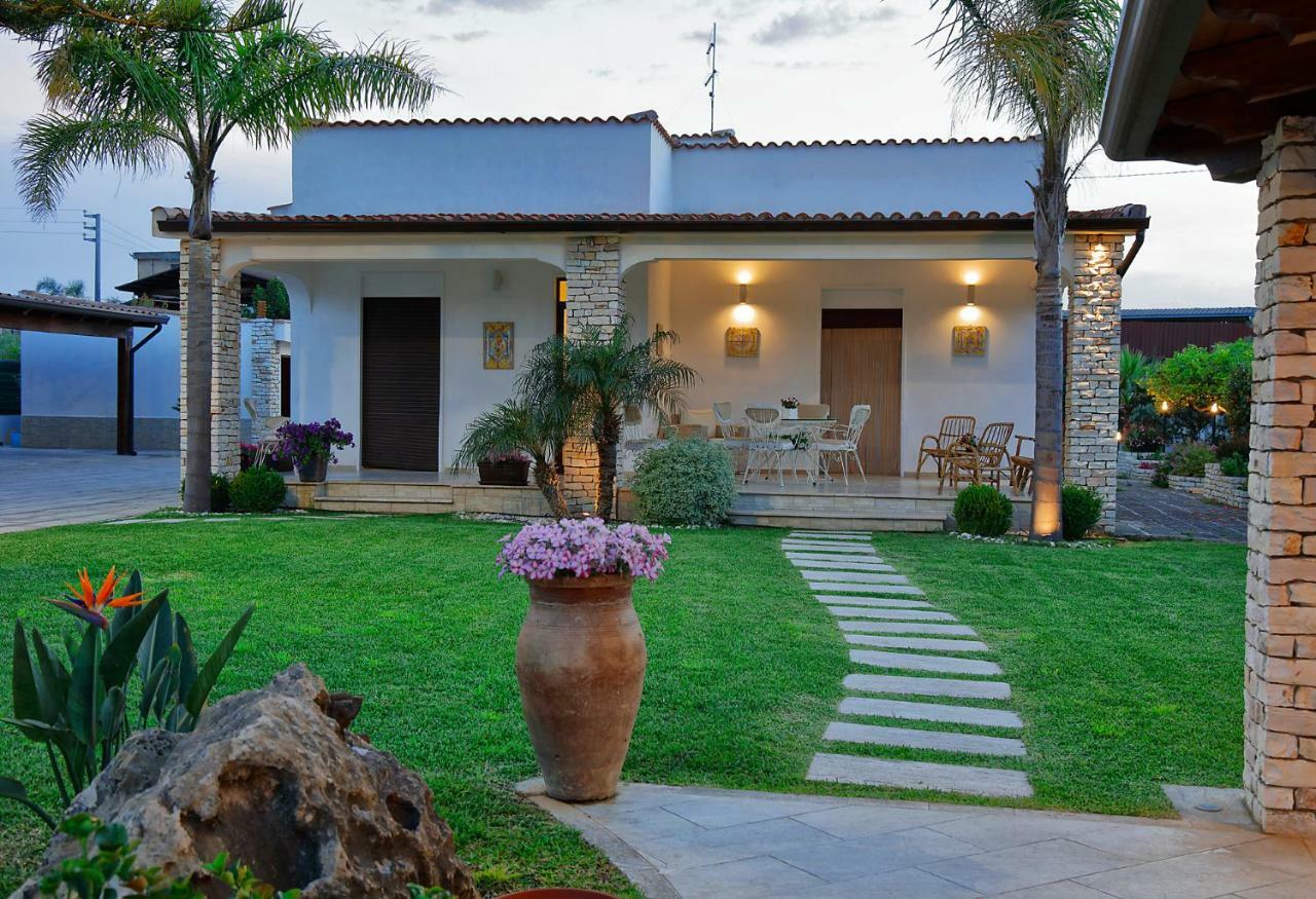 Villa Araucaria Partinico Exteriör bild
